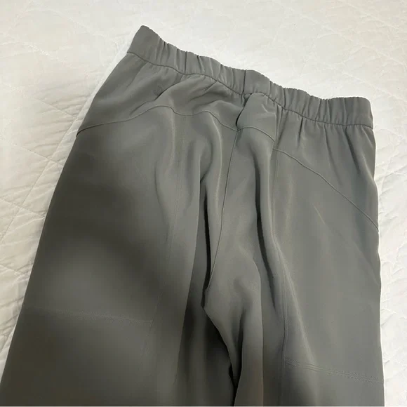 Lululemon Dynamic Days Travel Pant size 8 grey sage - Picture 6 of 8